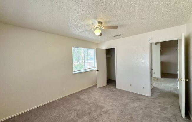 2 beds, 1 bath, 1,030 sqft, $850, Unit B