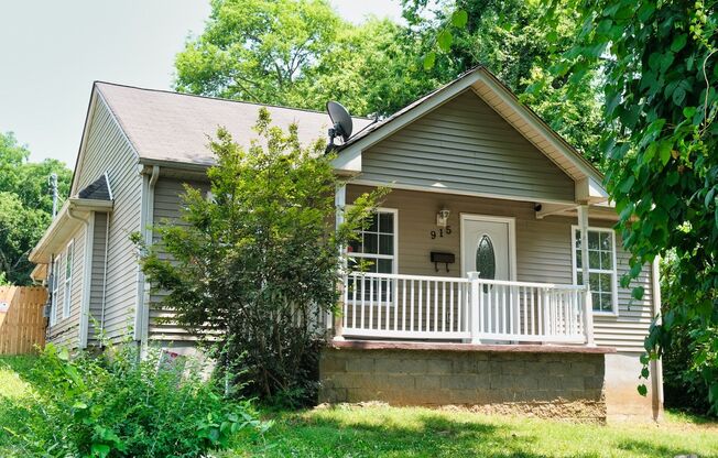 Single Family Home w/ Fenced in Backyard