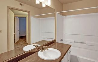Spacious Bathroom | Apartments In Kennewick Washington | Crosspointe Apartments