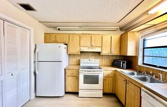 3 beds, 2 baths, $2,450, Unit # 27B