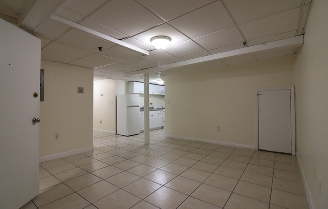 2 beds, 1 bath, $2,895, Unit B3