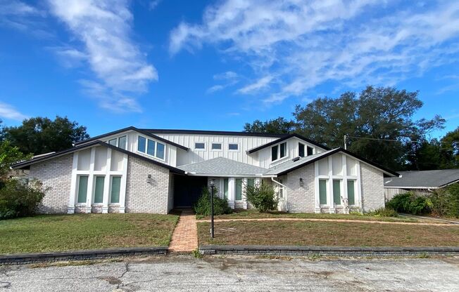 5 Bedroom, 4 Bath Single Family Pool Home!