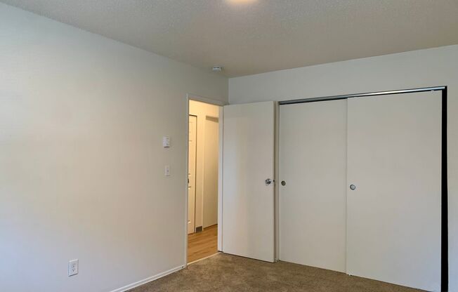 2 beds, 1 bath, 925 sqft, $1,470, Unit 2