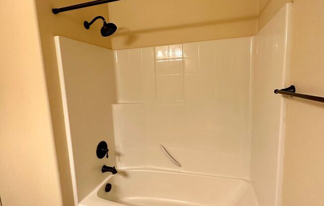 3 beds, 2 baths, $1,795, Unit 104