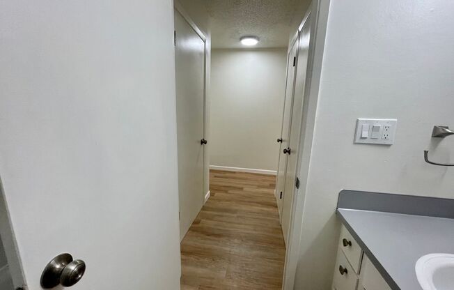 1 bed, 1 bath, 800 sqft, $1,000, Unit 4