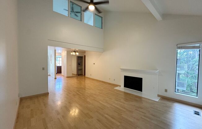 Spacious condo with 2 parking spaces included