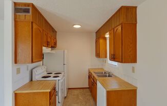 2 beds, 1 bath, $775, Unit # 4