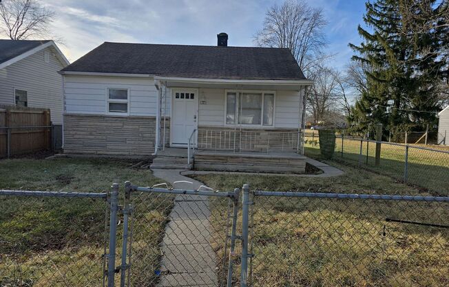 Freshly Updated 2 bedroom with Detached Garage - Winter Special