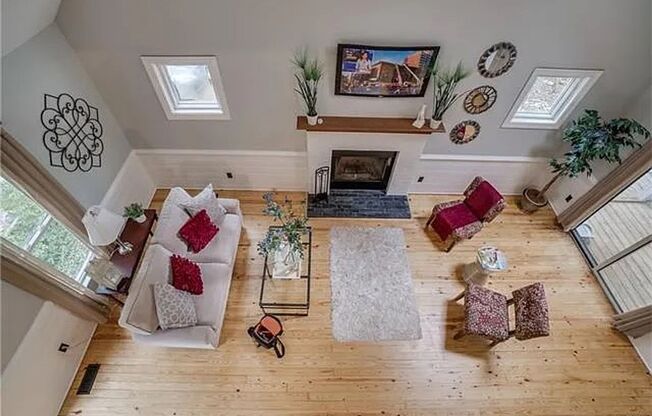 Cozy West Lake Hills Home