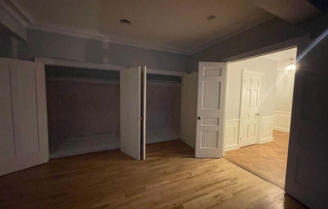 3 beds, 2.5 baths, 2,130 sqft, $3,024, Unit 1200