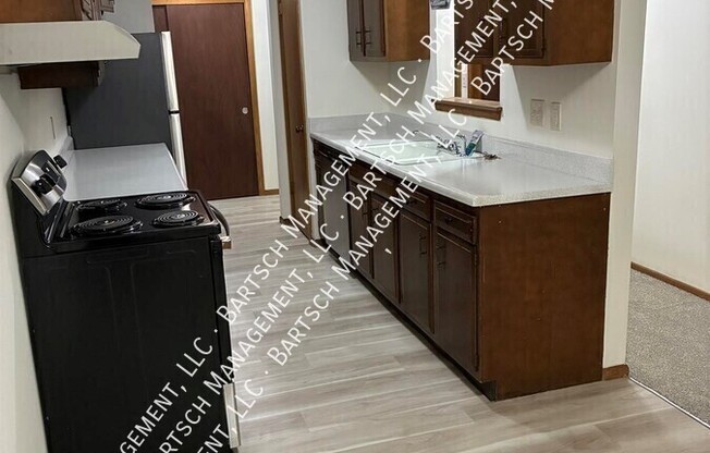 1422 E RACINE AVE