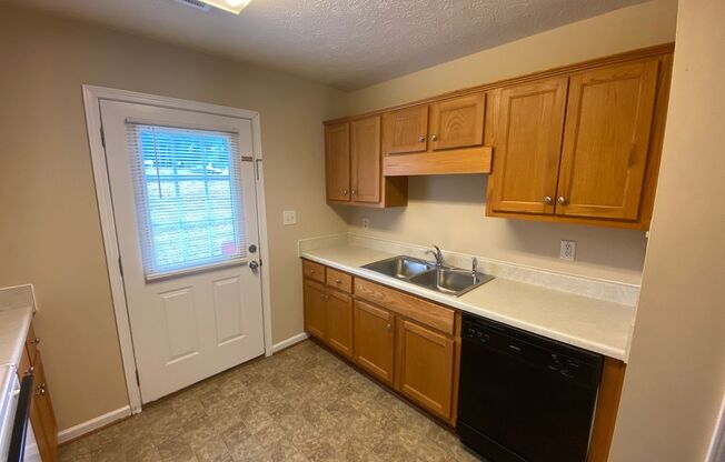 2 beds, 1 bath, $895