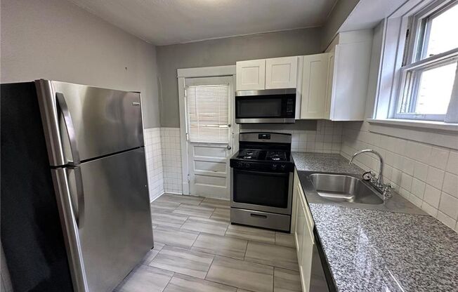 1 bed, 1 bath, 904 sqft, $850, Unit Potomac 3959 1st Fl