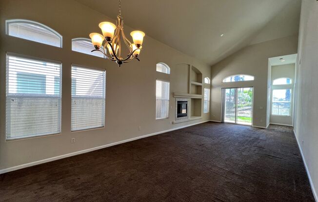 Beautiful 4 Bedroom Home in the Villas Gated Community