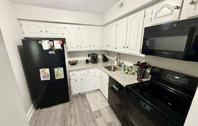 20 HOLLYBROOKE DR