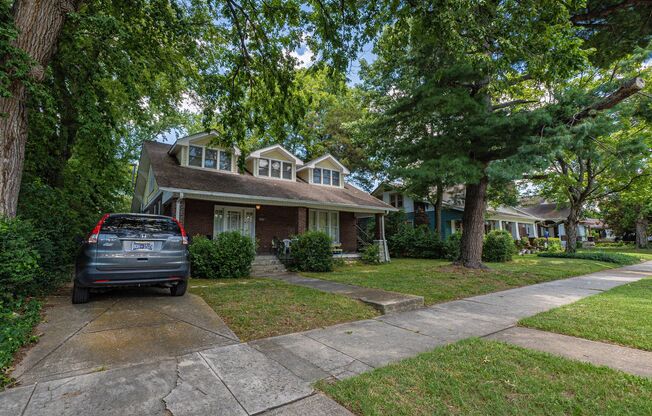 Sylvan Park bungalow, 4508a Park Ave.  2br, 1.5bath, Pets ok