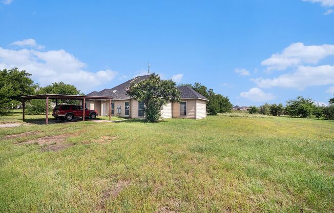 Beautifully Crafted 3 bed 2 bath duplex located in Weatherford, Tx.