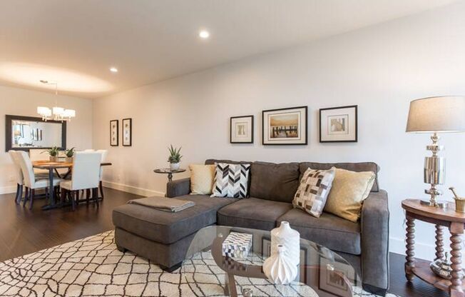 Remodeled 2 Bed / 2 Bath Condo – Valley Village