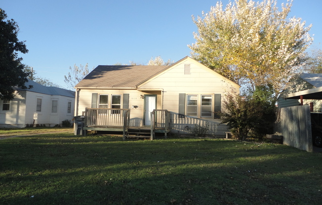 3 beds, 2 baths, $750