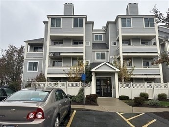 2 beds, 2 baths, 782 sqft, $2,600, Unit G201