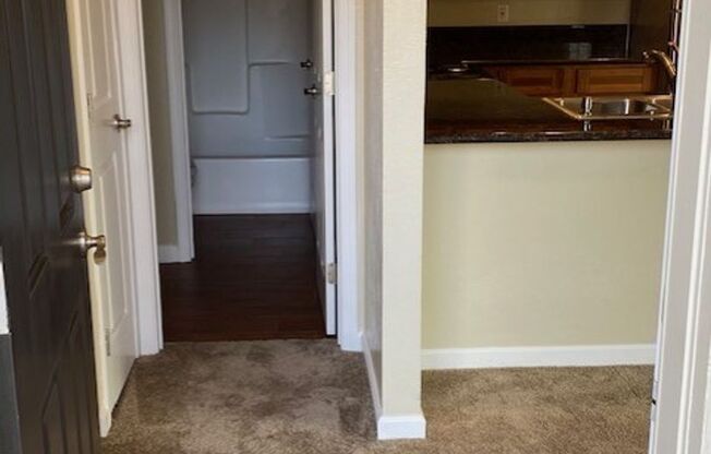 2 beds, 1 bath, 825 sqft, $1,830, Unit 257