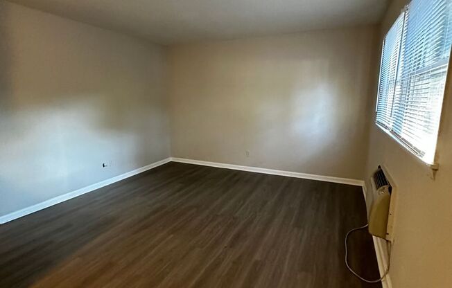 2 beds, 1 bath, 650 sqft, $1,150, Unit 4