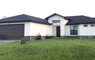 4 Bedroom 2 bathroom NE Cape Coral Home with Screened Lania