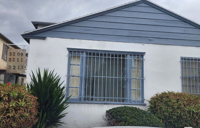 3209 W VERNON AVE