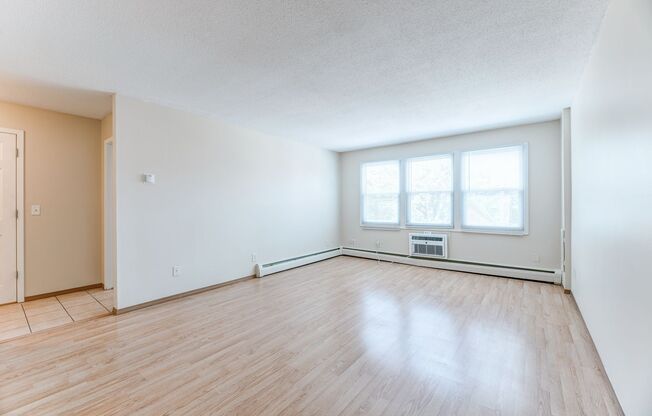 1 bed, 1 bath, 605 sqft, $1,000, Unit 310u