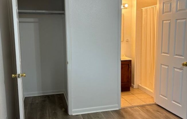 Studio, 1 bath, $900, Unit Studio