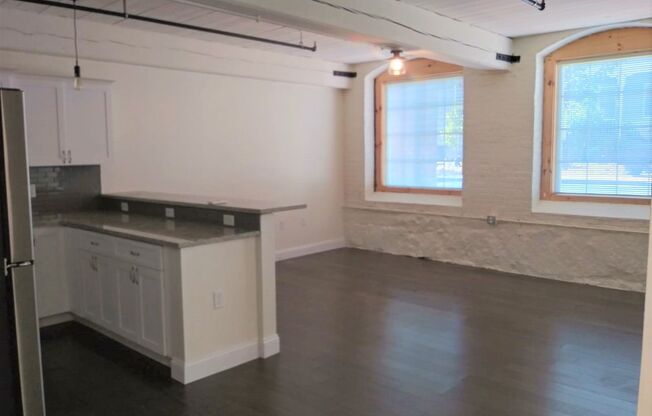 2 beds, 1 bath, 831 sqft, $2,100, Unit 102