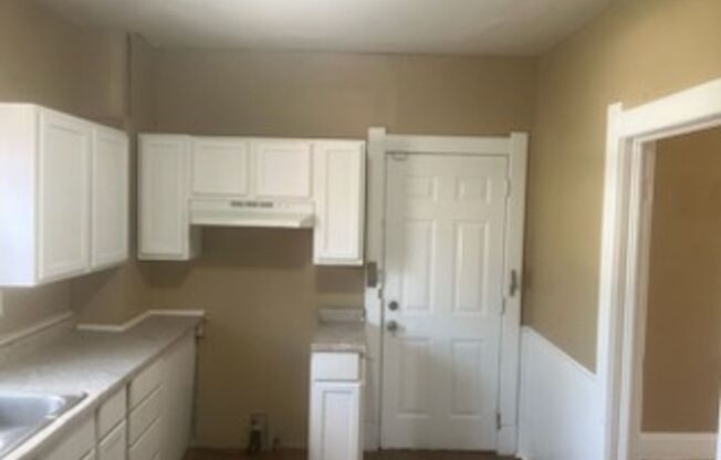 3 beds, 1 bath, $1,250