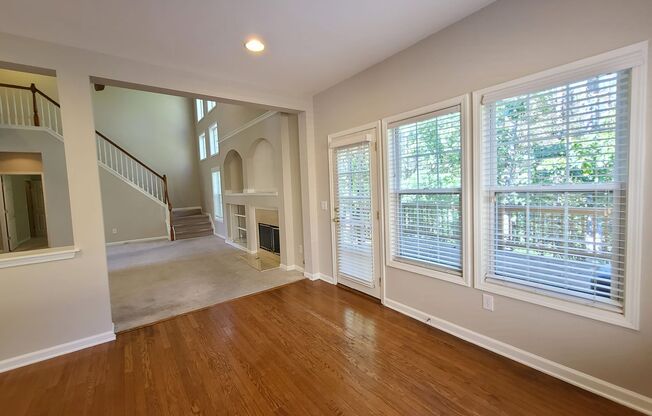 5 beds, 3 baths, $2,695
