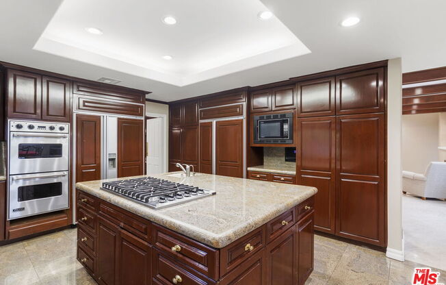 5 beds, 6 baths, 5,290 sqft, $12,000