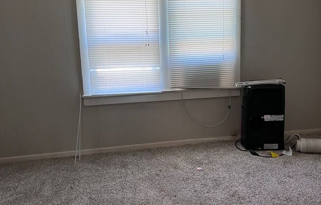 Large home on corner lot in Woodbine, Great Front Porch, Blocks from Coffee Shop, Easy Interstate Access