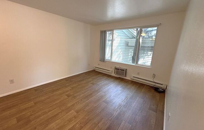 2 beds, 1 bath, 650 sqft, $1,375, Unit 26