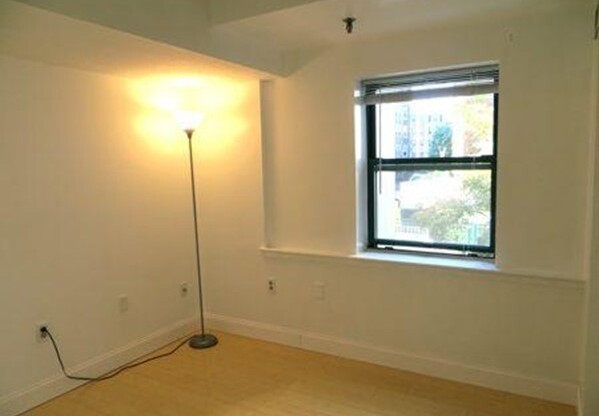 2 beds, 1 bath, 911 sqft, $3,800, Unit 65K