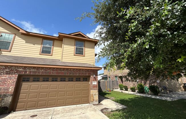 3/2.5/2  Off HWY 46/ Close to IH 35 /  Fenced in Backyard / Wood-Like Tile Flooring & Carpet Mix /CISD