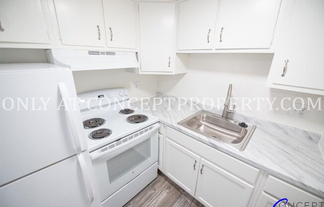 2 beds, 1 bath, 700 sqft, $1,349, Unit 27