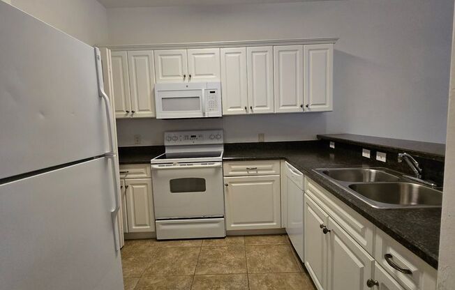 2 beds, 2 baths, $1,560, Unit UNIT 2