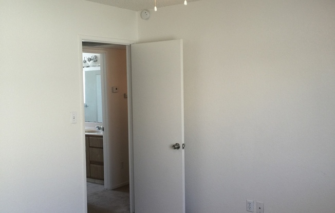 2 beds, 1.5 baths, 970 sqft, $1,225