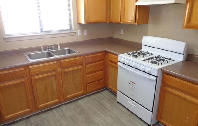3 beds, 3 baths, $1,595