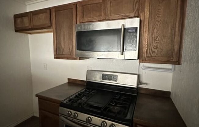 3 beds, 2 baths, $1,195