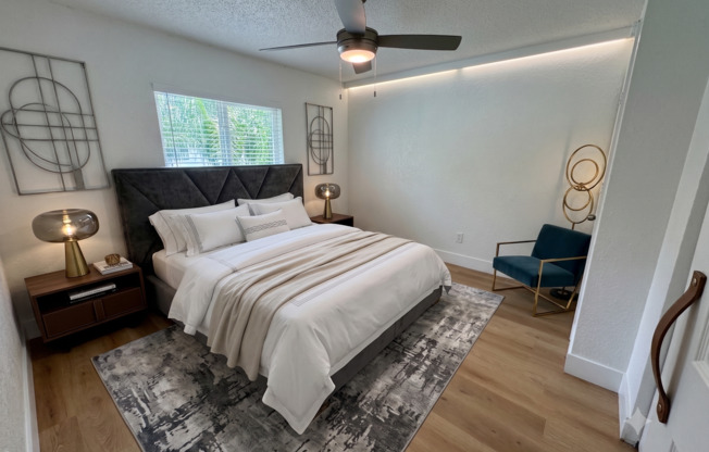 2 beds, 1 bath, 889 sqft, $1,699, Unit 10-5215