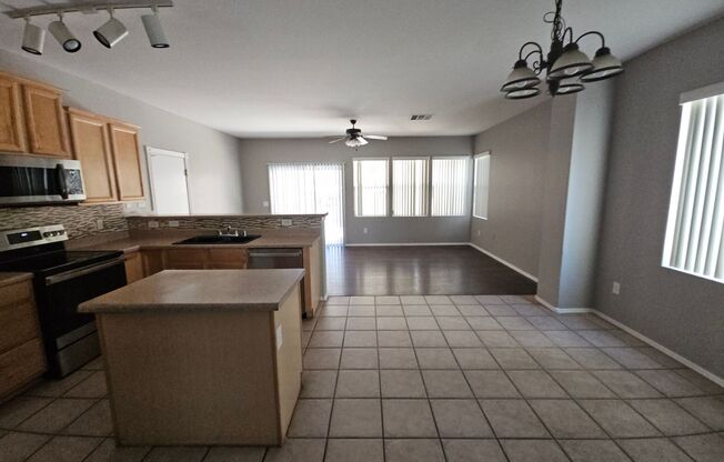 4bd 2.5 bth 43rd Ave and vineyard