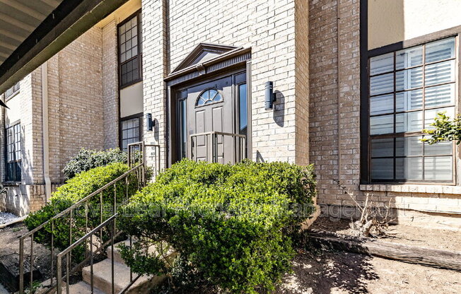165 W RAMPART DR