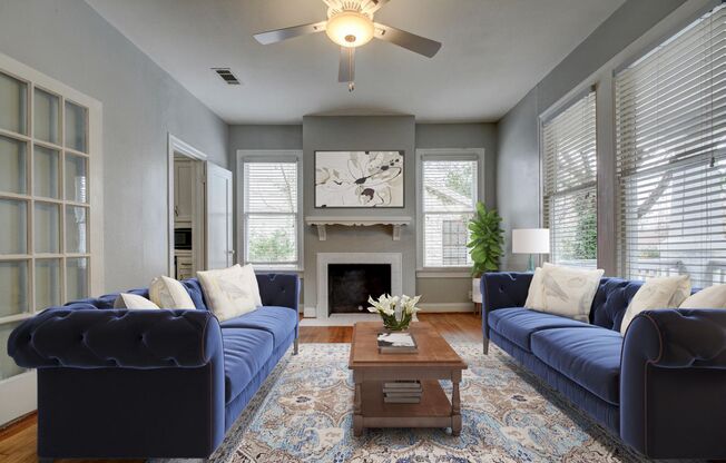 UT PRE-LEASE: Charming North Campus 3 bed/1 bath home, New Interior/Exterior Updates!