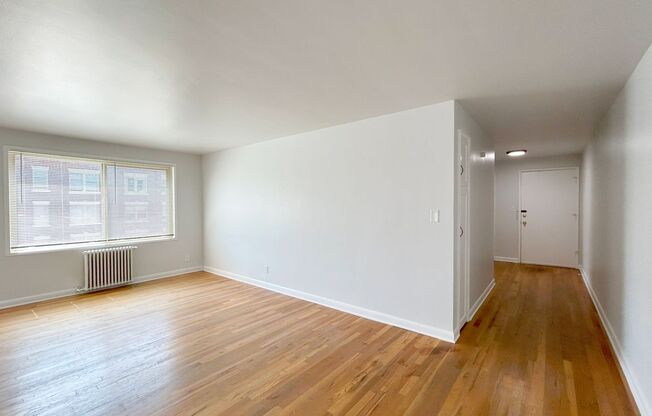 1 bed, 1 bath, 620 sqft, $1,795, Unit Hamrick 102