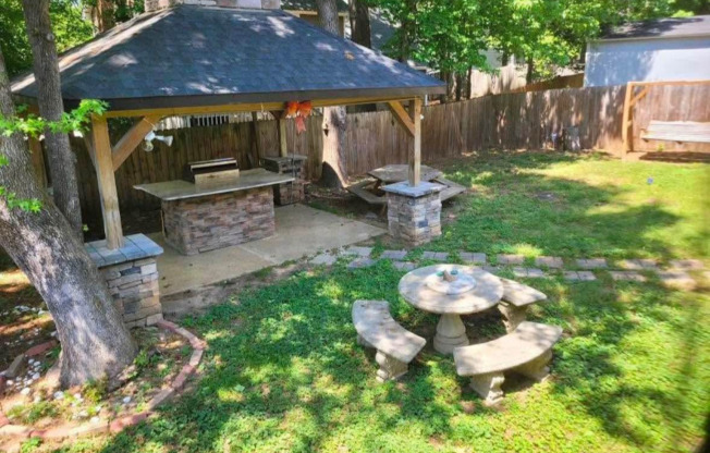 1212 STAPLETON DR