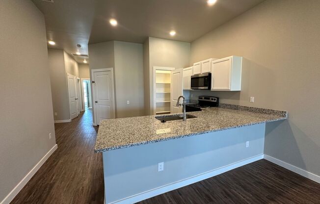 3 beds, 2 baths, 1,250 sqft, $1,400, Unit Unit B